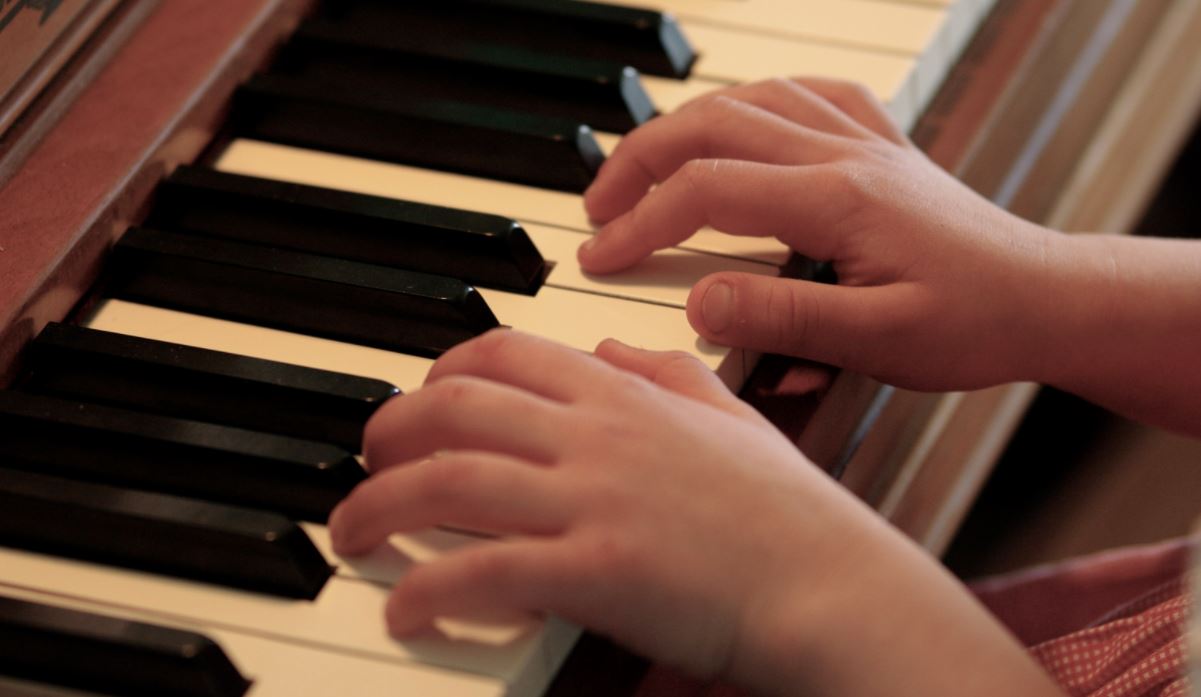 Do You Need Pedals for Piano? Pros and Cons of Pedals - Pianu - The Online  Piano That Teaches You How to Play